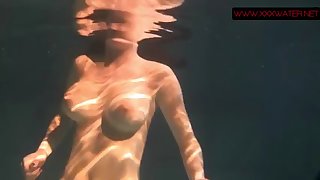 anna siskina hot teen with big tits in the pool
